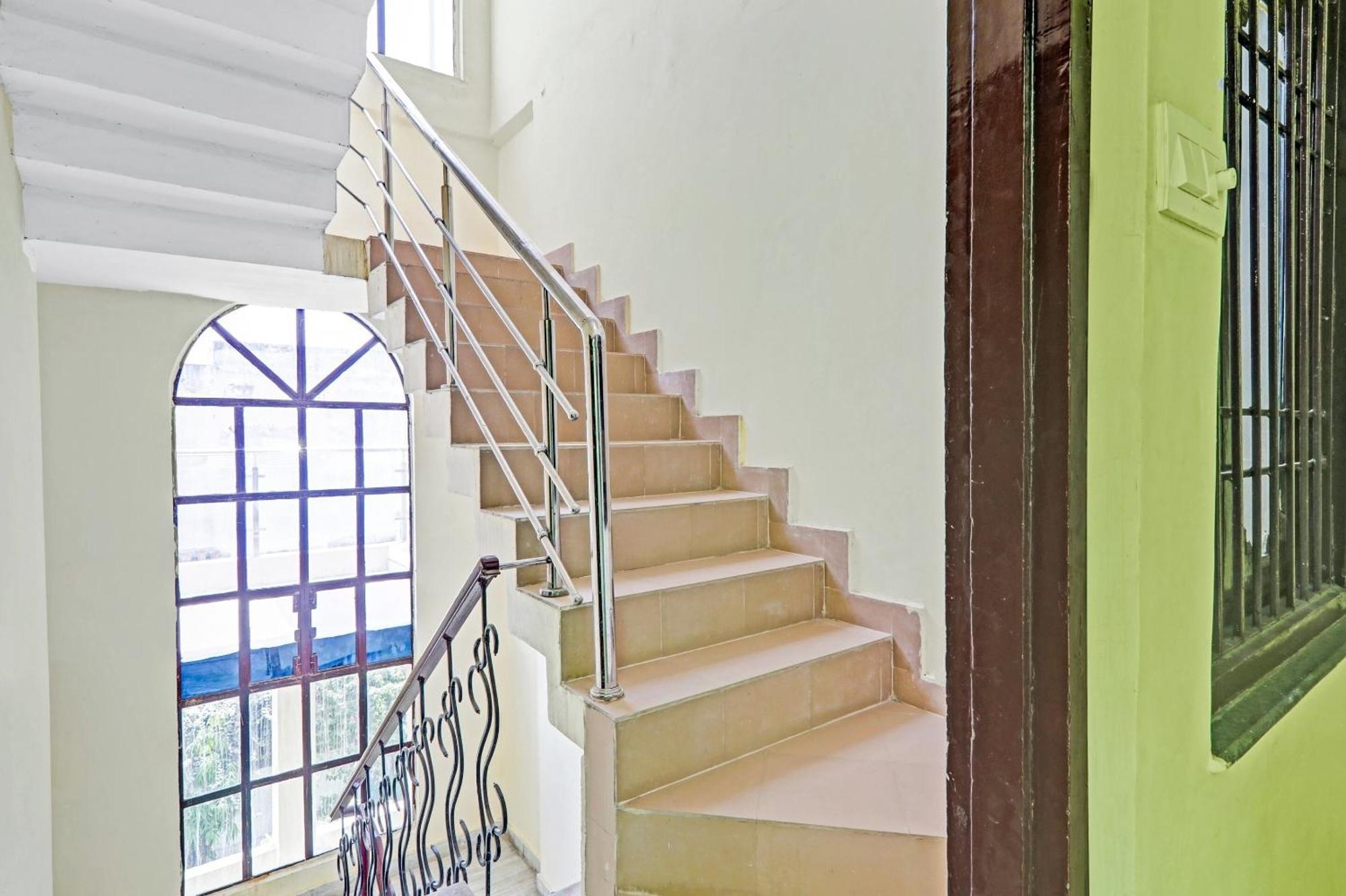 Capital O Phenix Elite Near Phoenix United Lucknow Ngoại thất bức ảnh