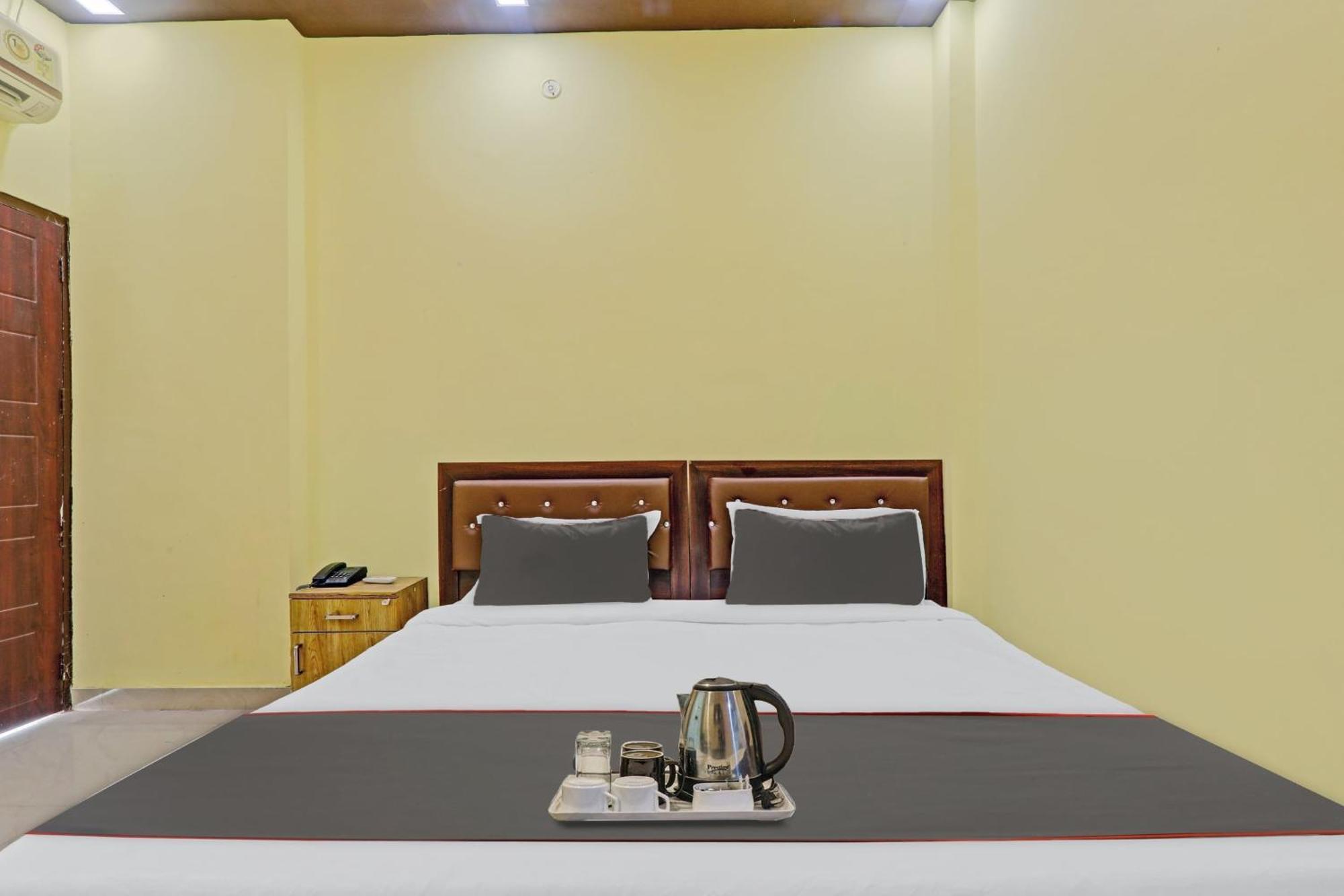 Capital O Phenix Elite Near Phoenix United Lucknow Ngoại thất bức ảnh