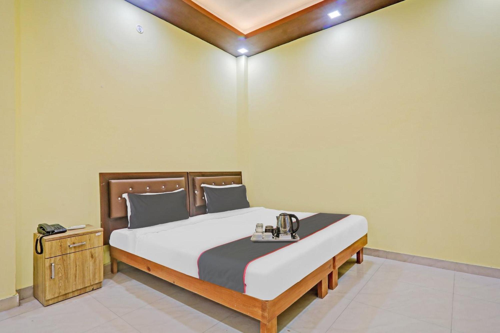 Capital O Phenix Elite Near Phoenix United Lucknow Ngoại thất bức ảnh