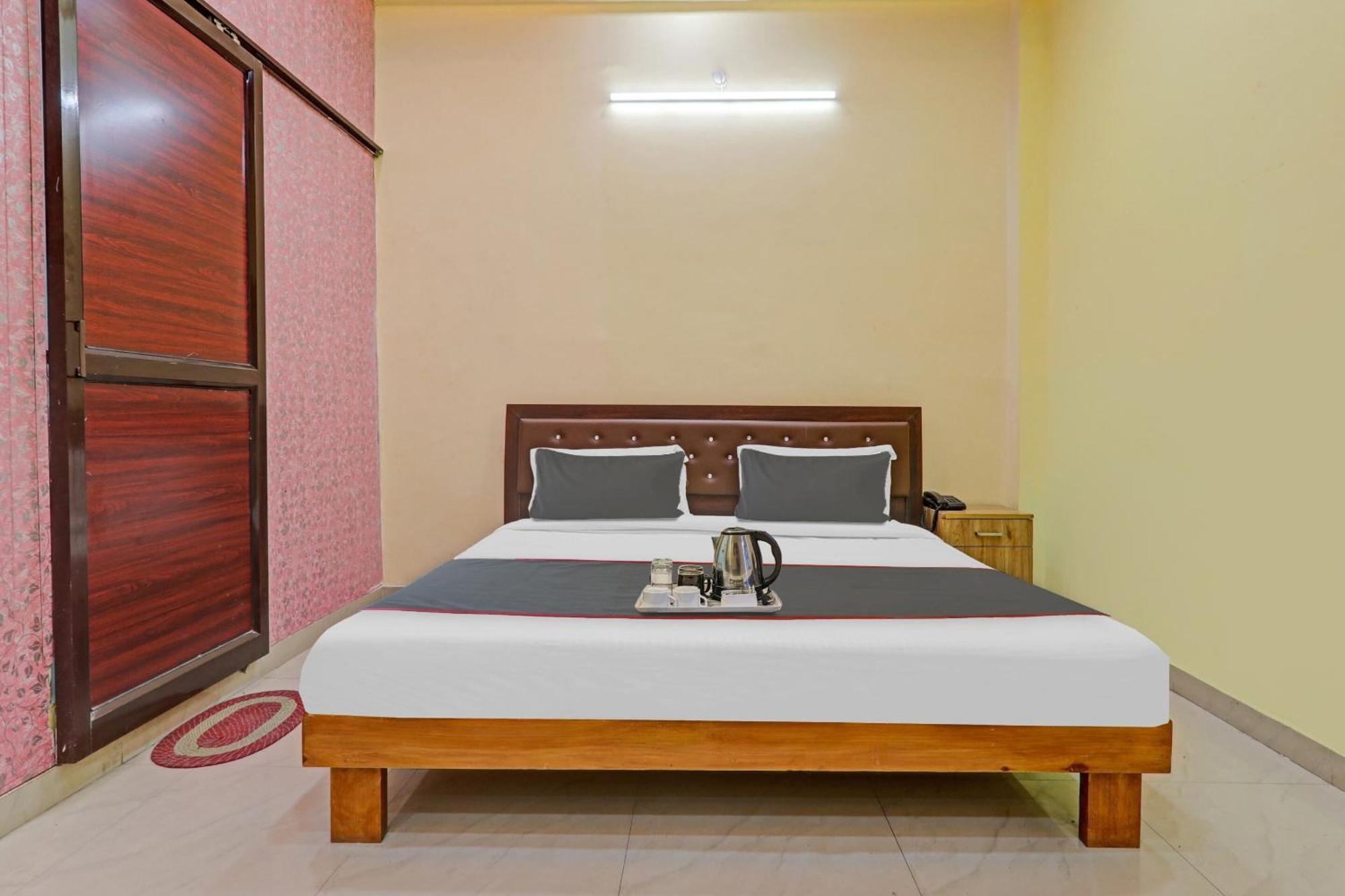 Capital O Phenix Elite Near Phoenix United Lucknow Ngoại thất bức ảnh