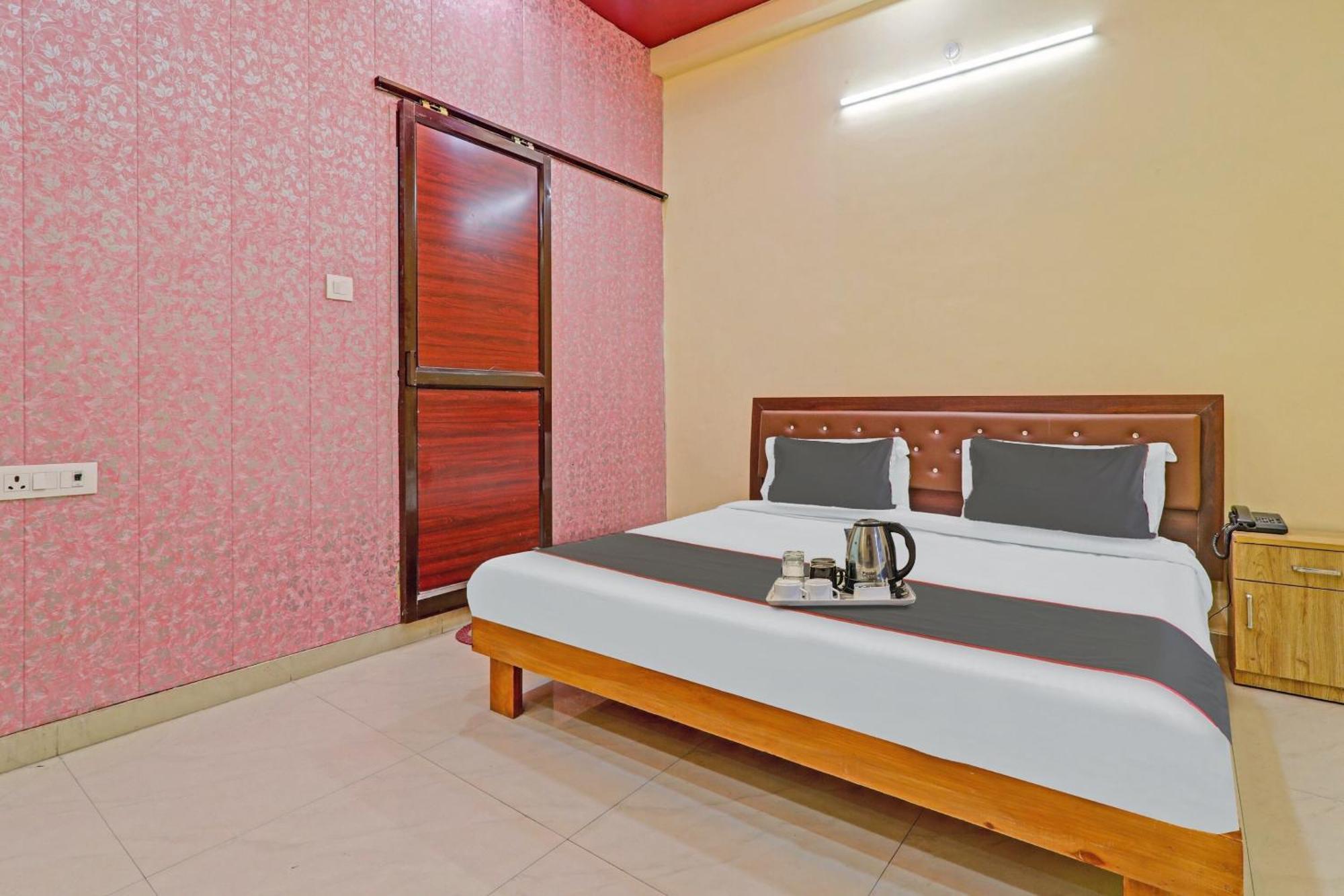 Capital O Phenix Elite Near Phoenix United Lucknow Ngoại thất bức ảnh